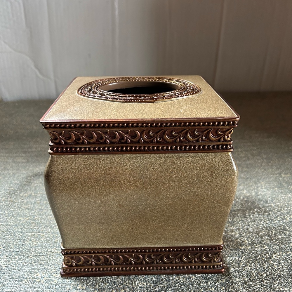Tissue cover - Picture 9 of 13